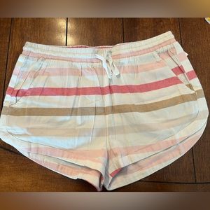 NWT Billabong shorts L